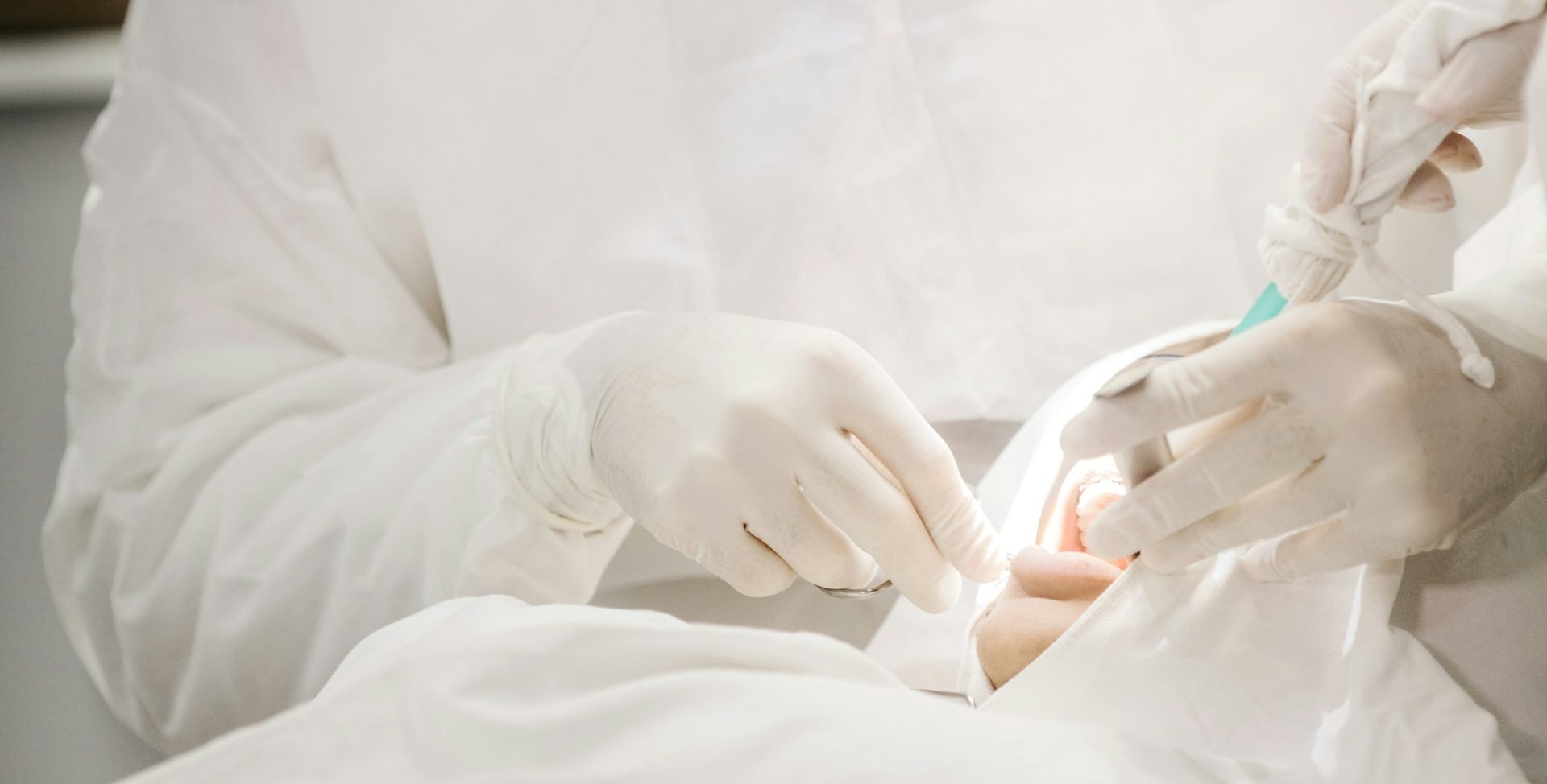 Dental Assistant vs Dental Hygienist 2 Who Is A Dental Hygienist
