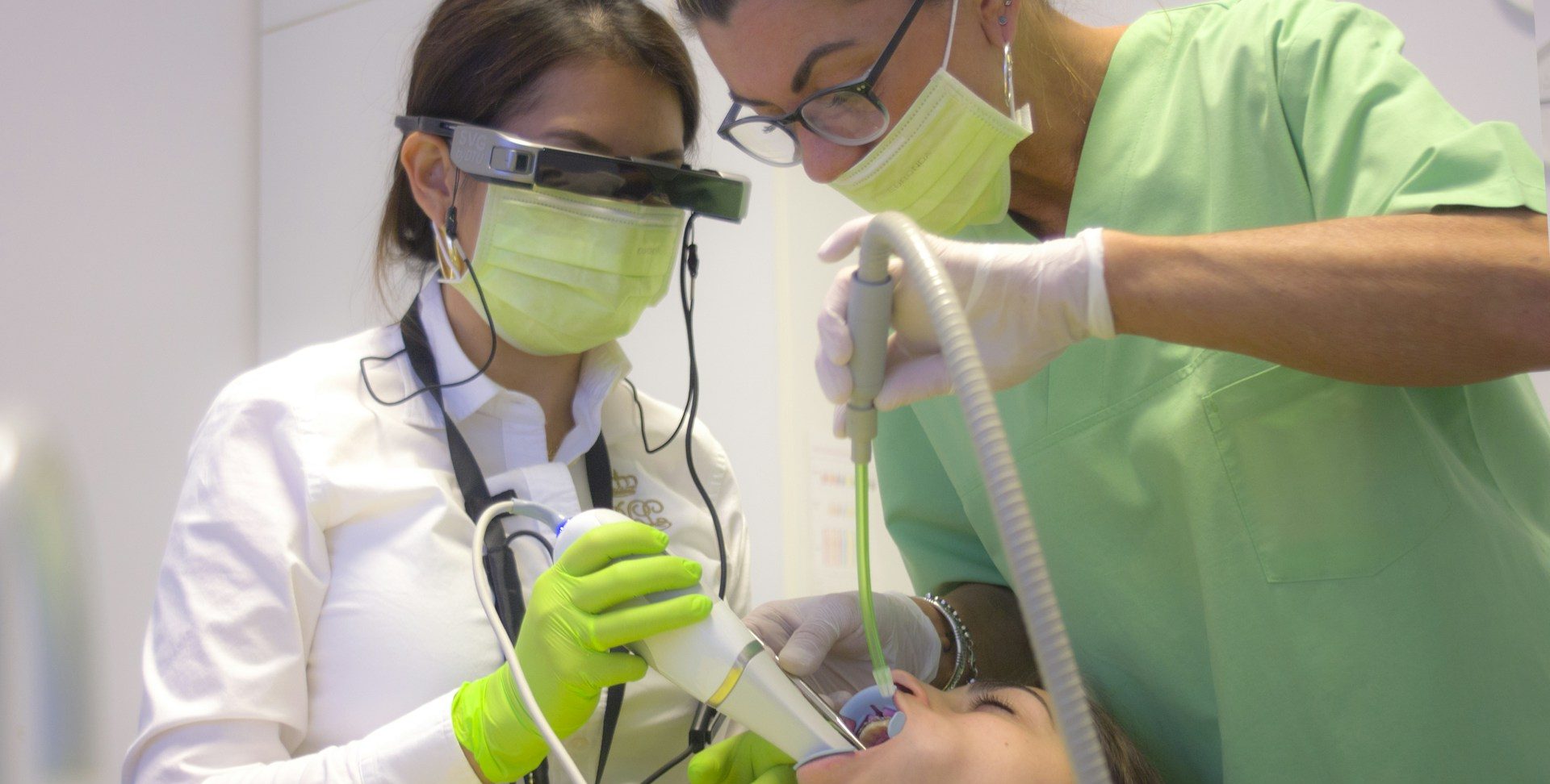Who Is A Dental Assistant